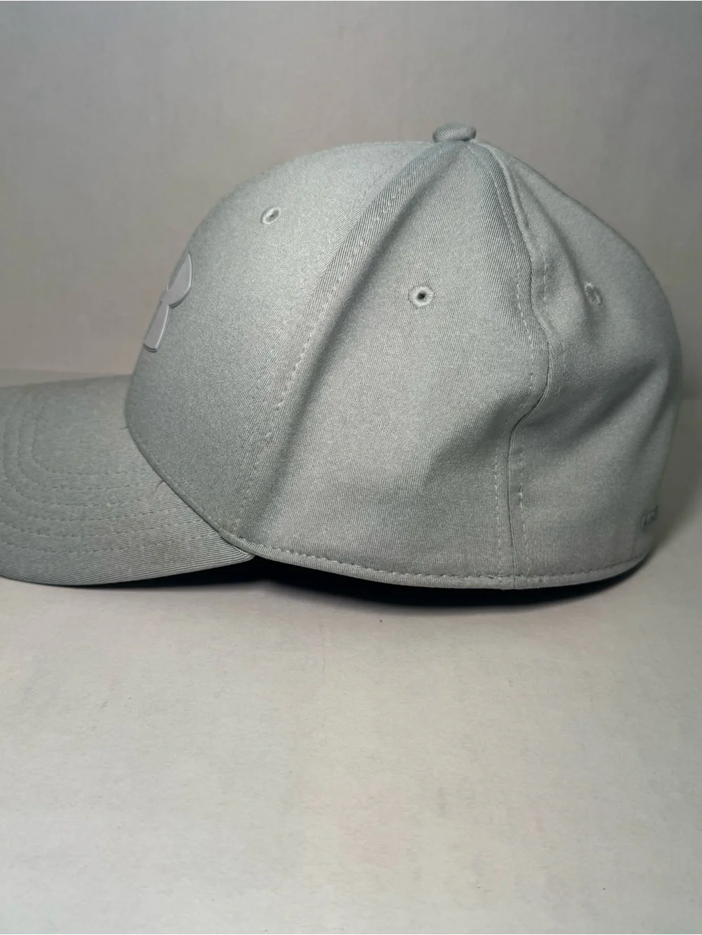Under Armour Iso-Chill Gray Pro Fit Stretch Hat L/XL EUC